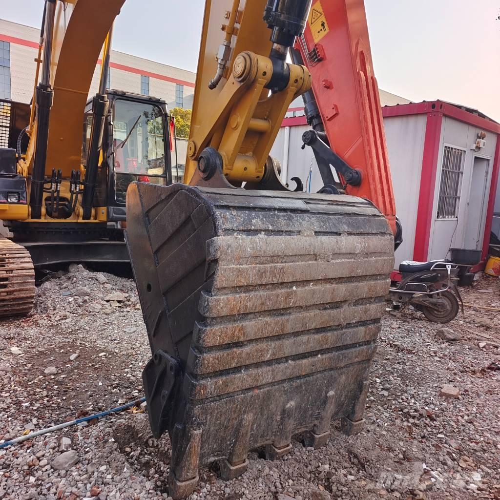 CAT 325 D Vikšriniai ekskavatoriai