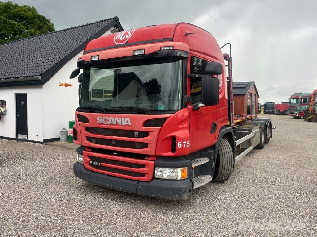 Scania P 320 Sunkvežimiai su keliamuoju kabliu