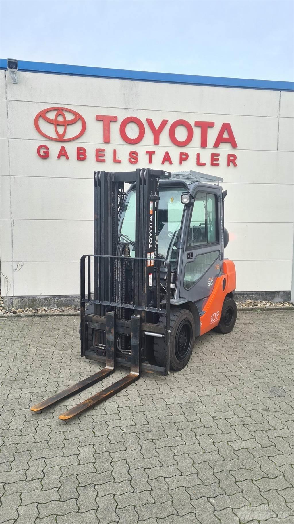 Toyota 02-8FGF30 LPG (dujiniai) krautuvai