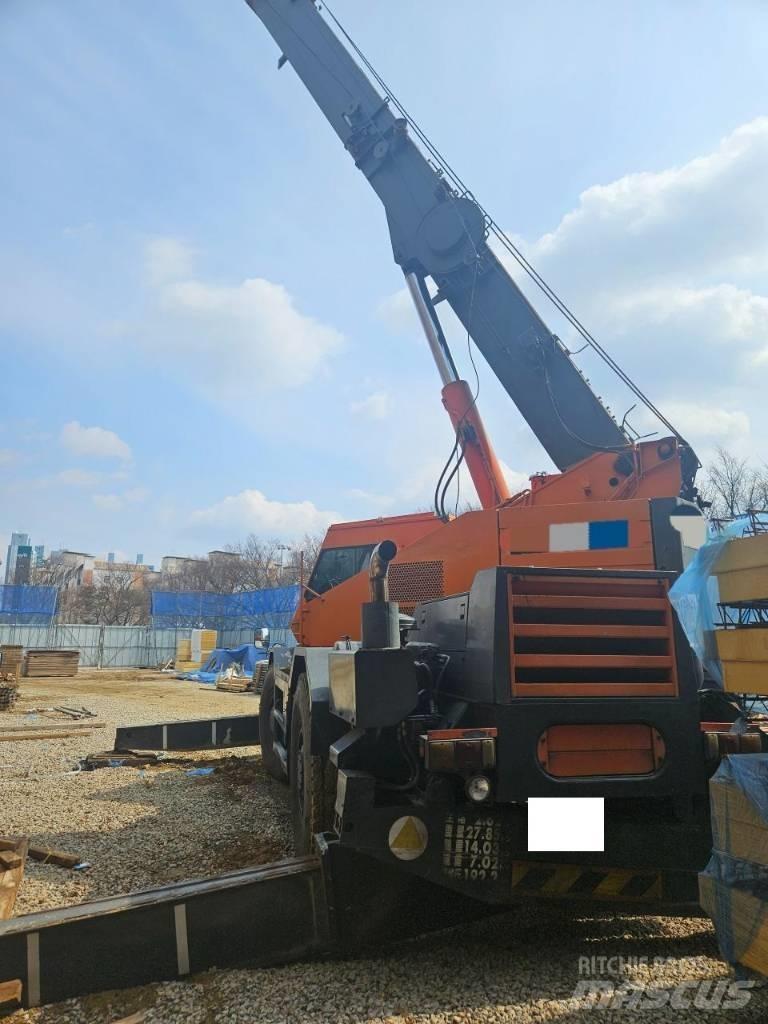 Komatsu LW 250 Neapdoroto reljefo kranai