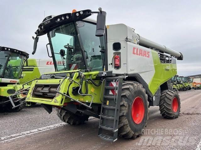 CLAAS TRION 750 Derliaus nuėmimo kombainai