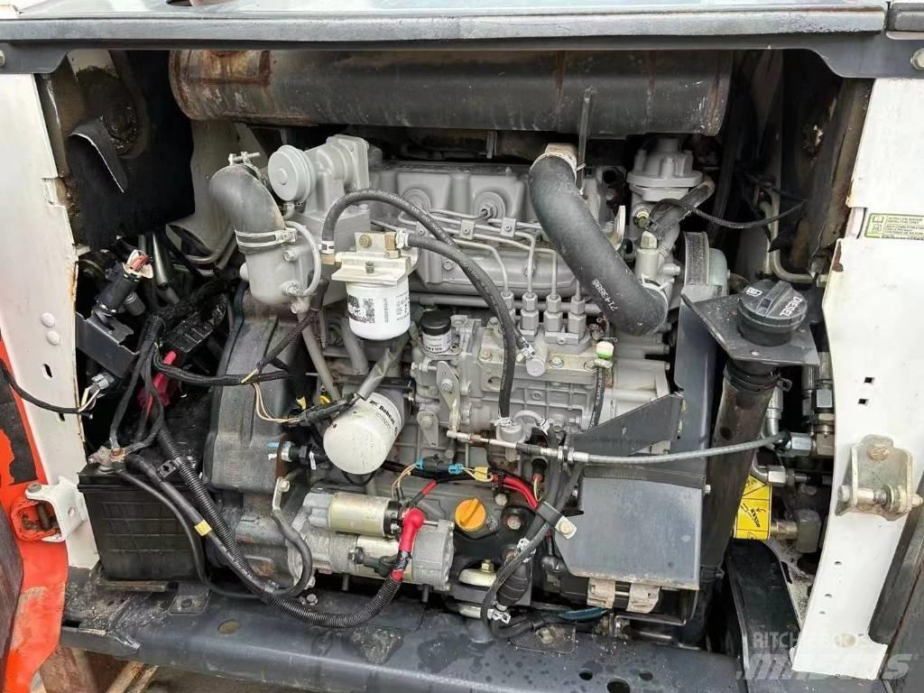 Bobcat S 750 Krautuvai su šoniniu pasukimu