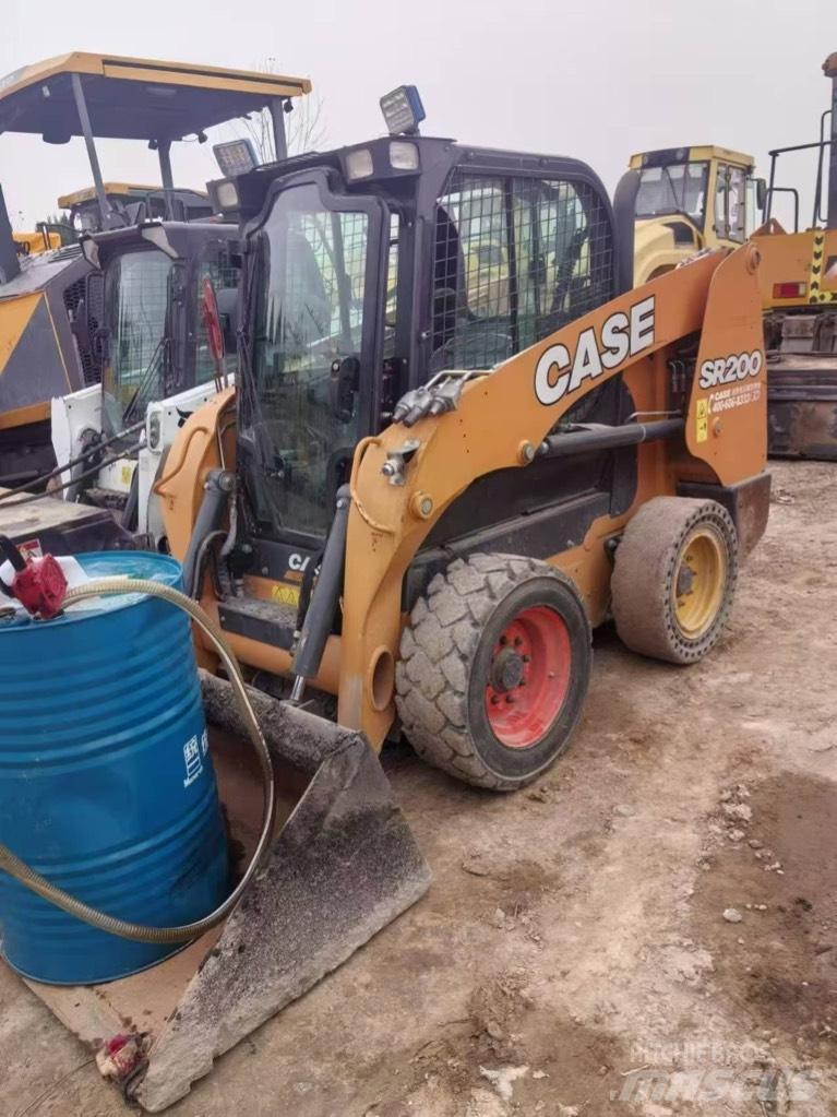 CASE SR 200 Krautuvai su šoniniu pasukimu