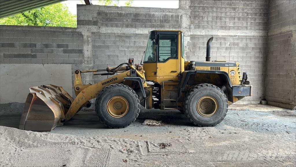 Komatsu WA 320-3H Naudoti ratiniai krautuvai