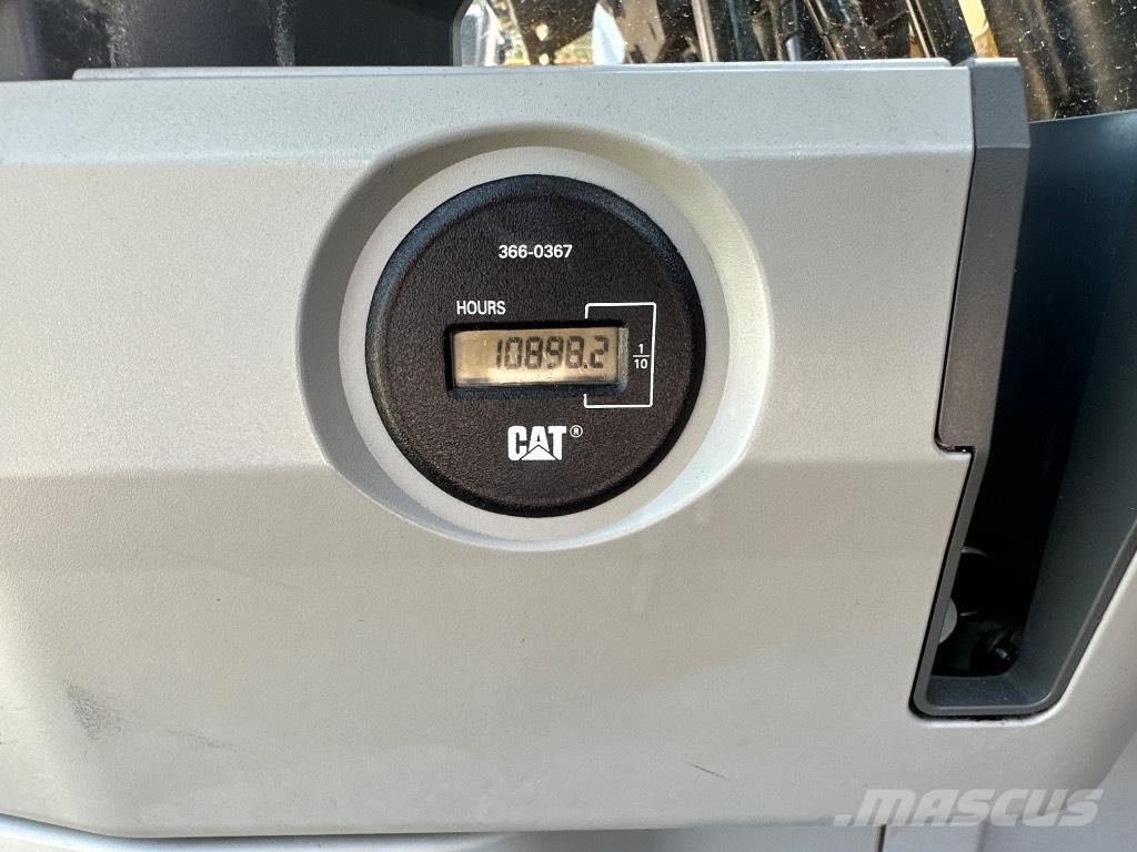 CAT 320FL Vikšriniai ekskavatoriai