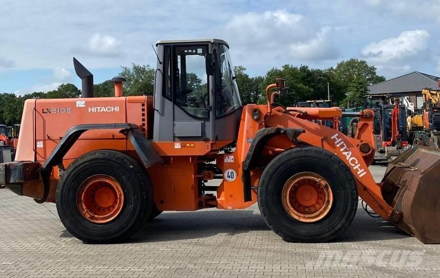 Hitachi LX 210 E Naudoti ratiniai krautuvai