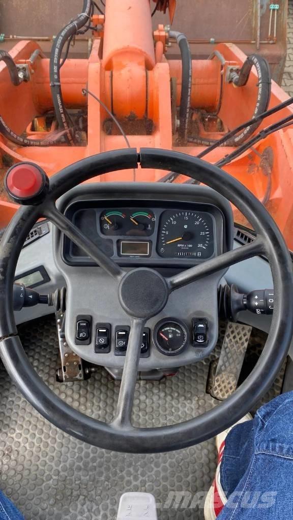 Hitachi LX 210 E Naudoti ratiniai krautuvai