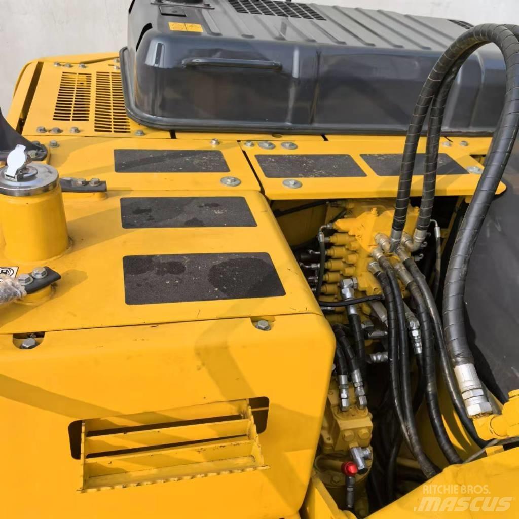 Komatsu PC 130-7 Vikšriniai ekskavatoriai