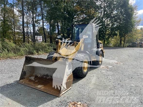 CAT 906M Naudoti ratiniai krautuvai