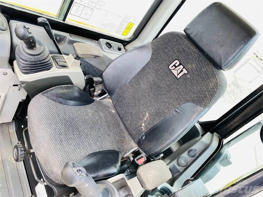 CAT 305E2 Vidutinės galios ekskavatoriai 7-12 t