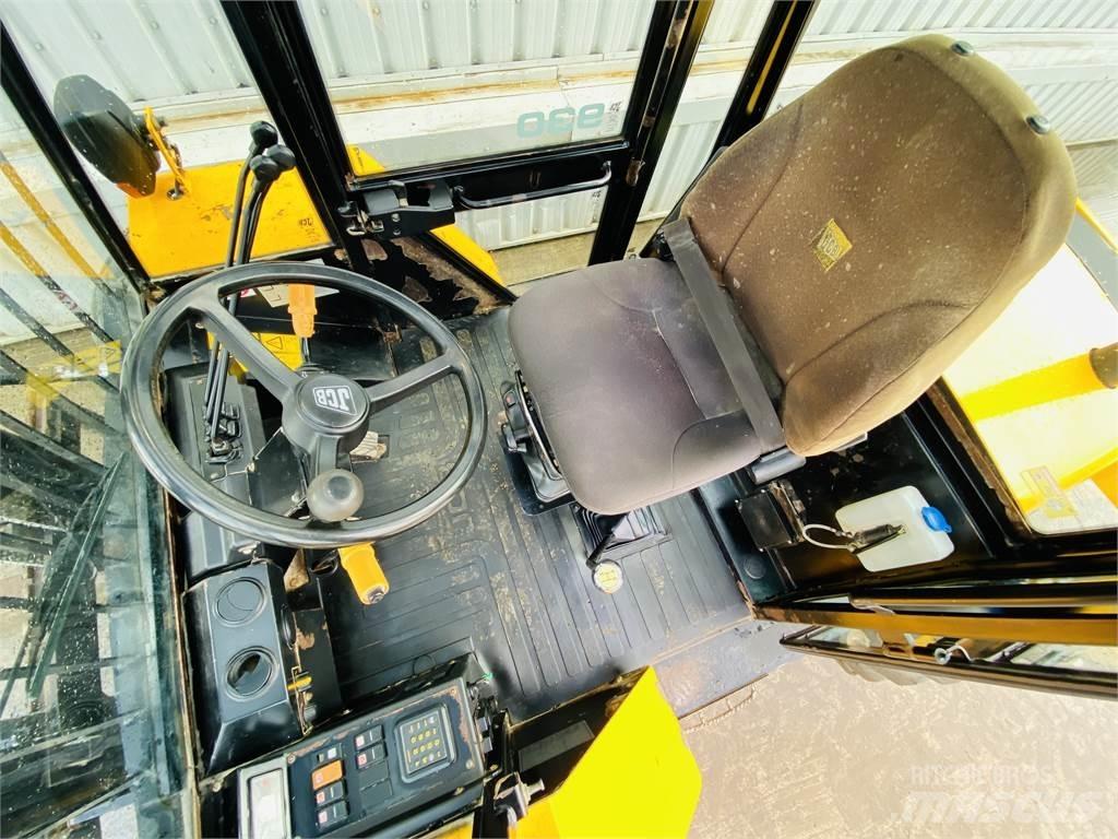 JCB 930RTFL Statyba - Kita