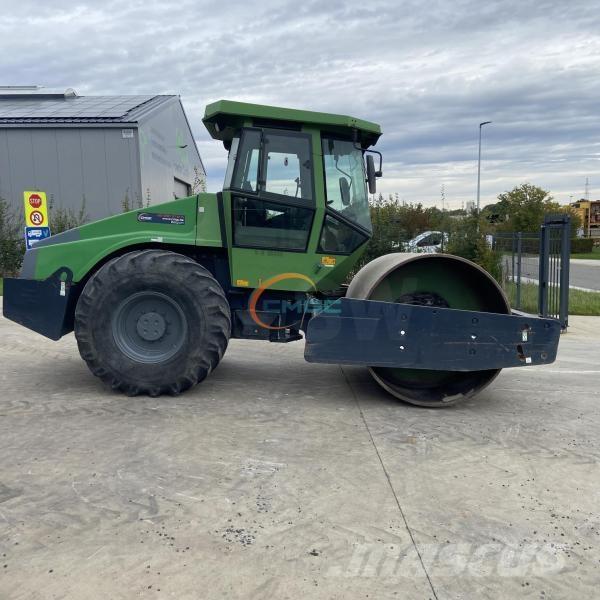 Dynapac CA302D Gruntiniai volai