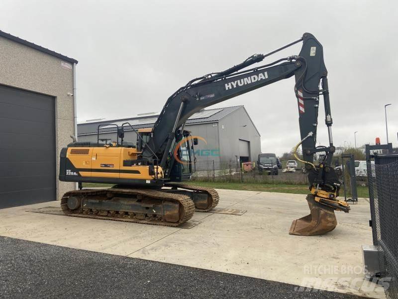 Hyundai HX220 L Ratiniai ekskavatoriai