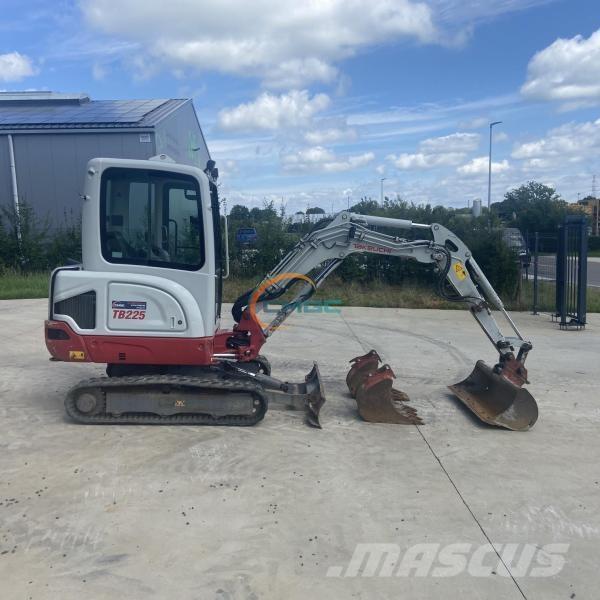 Takeuchi TB225 Ratiniai ekskavatoriai