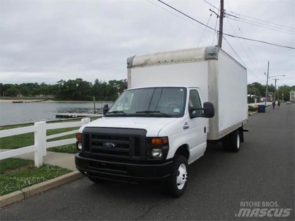 Ford E350 Sunkvežimiai su dengtu kėbulu