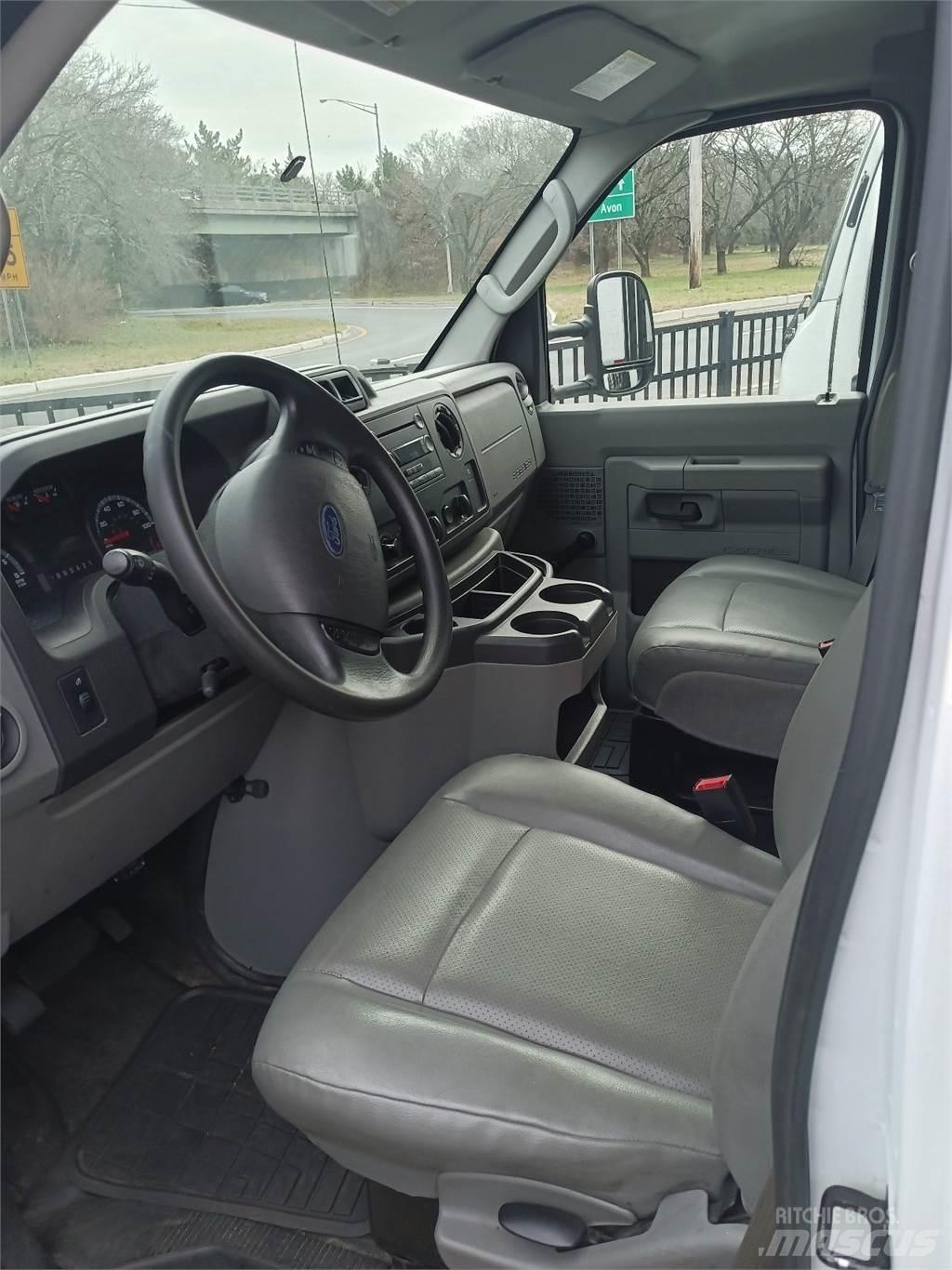 Ford E350 Sunkvežimiai su dengtu kėbulu