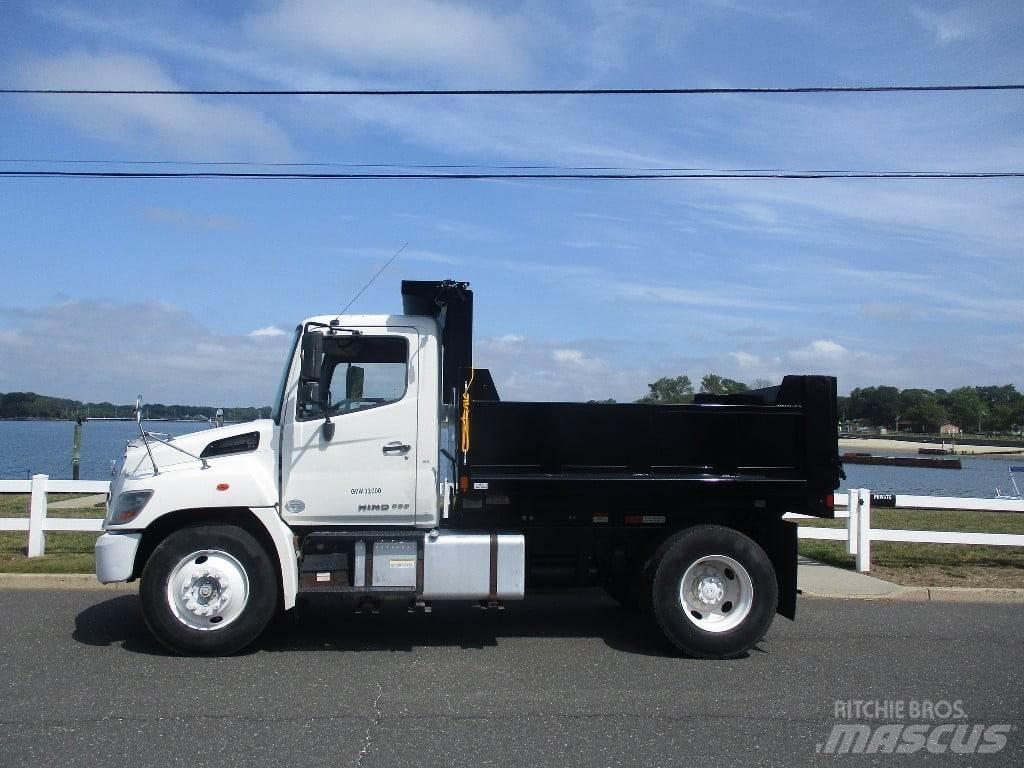 Hino 338 Savivarčių priekabų vilkikai