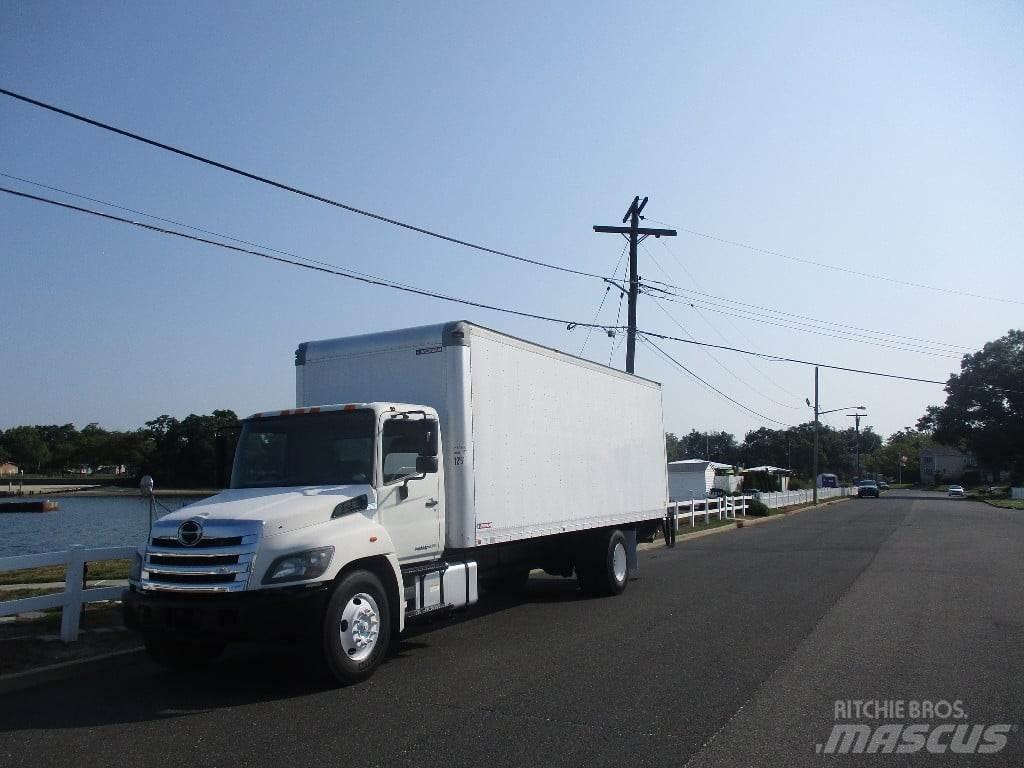 Hino 338 Sunkvežimiai su dengtu kėbulu