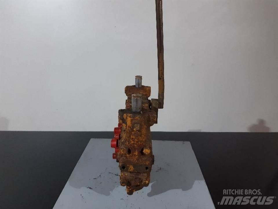 CAT 215 Kabinos ir interjeras