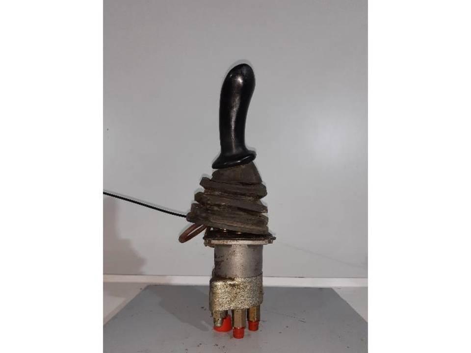 CAT 317B Kabinos ir interjeras