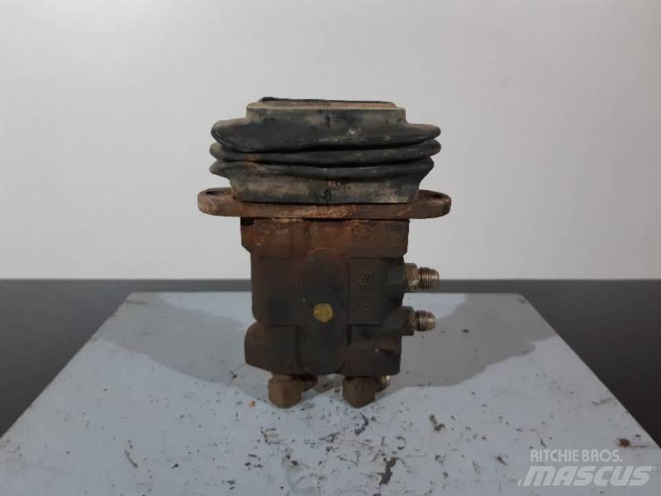 CAT 317BL Kabinos ir interjeras