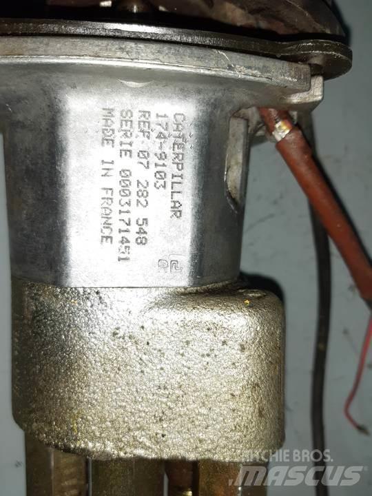 CAT 320B Kabinos ir interjeras