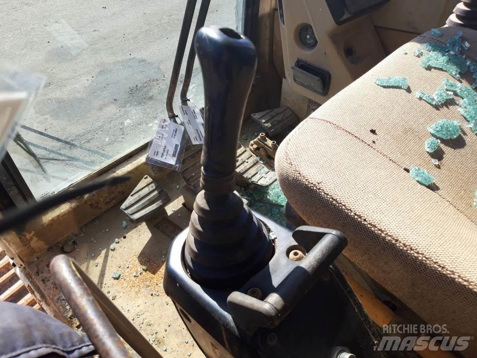 CAT 325LN Kabinos ir interjeras