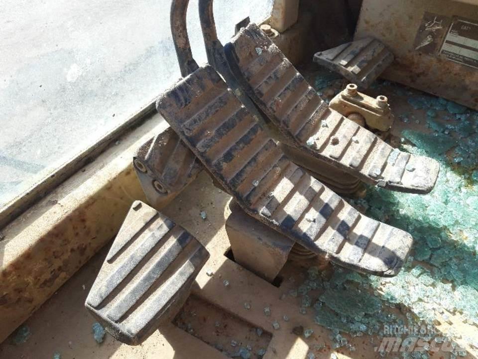 CAT 325LN Kabinos ir interjeras