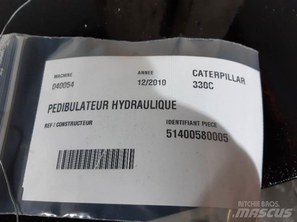 CAT 330C Kabinos ir interjeras