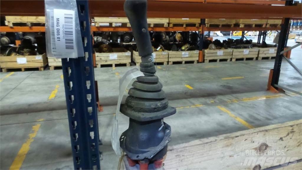 CAT 330L Kabinos ir interjeras