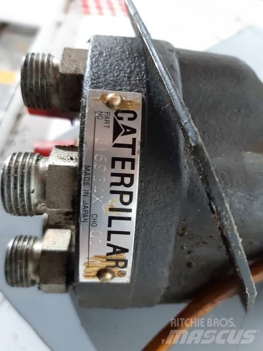 CAT 330L Kabinos ir interjeras