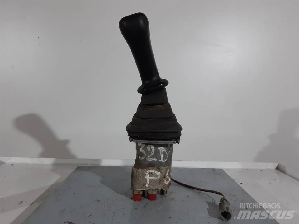 CAT 432D Kabinos ir interjeras