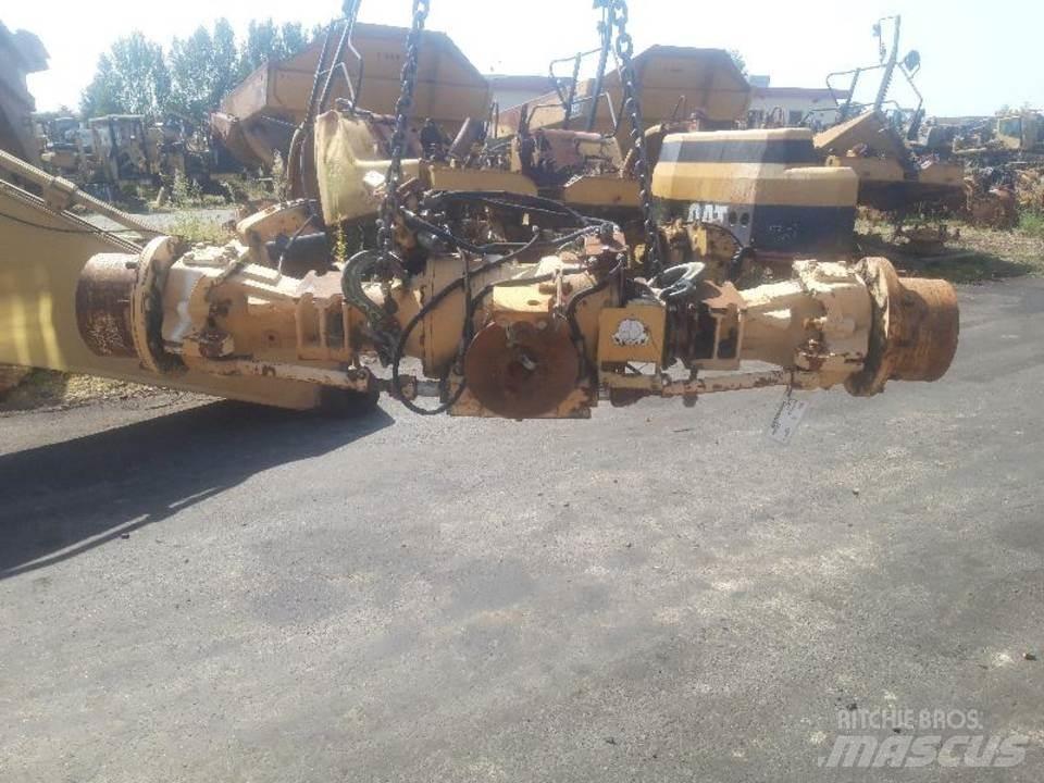 CAT 438B Transmisijos