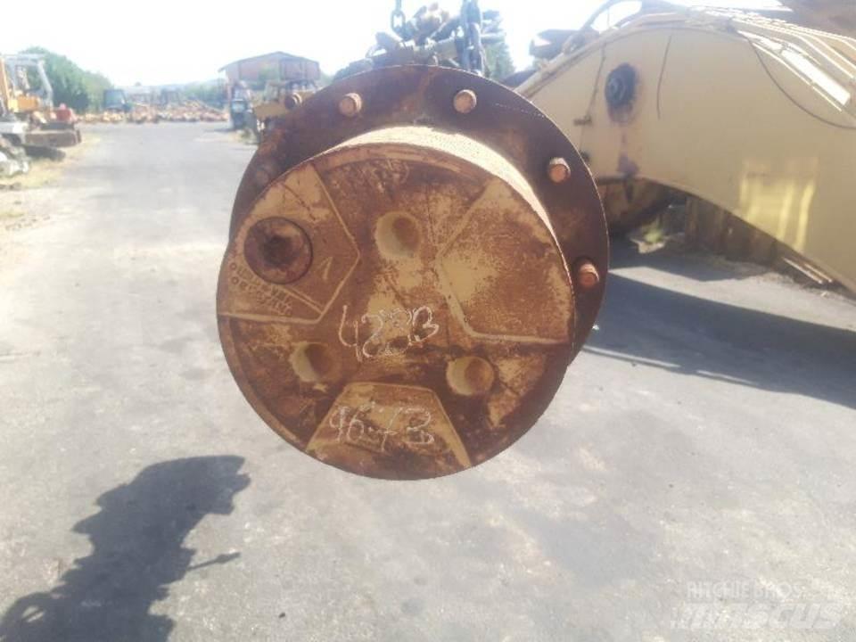 CAT 438B Transmisijos