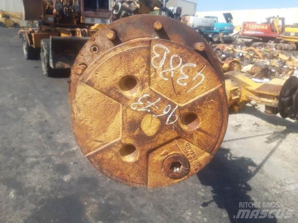 CAT 438B Transmisijos