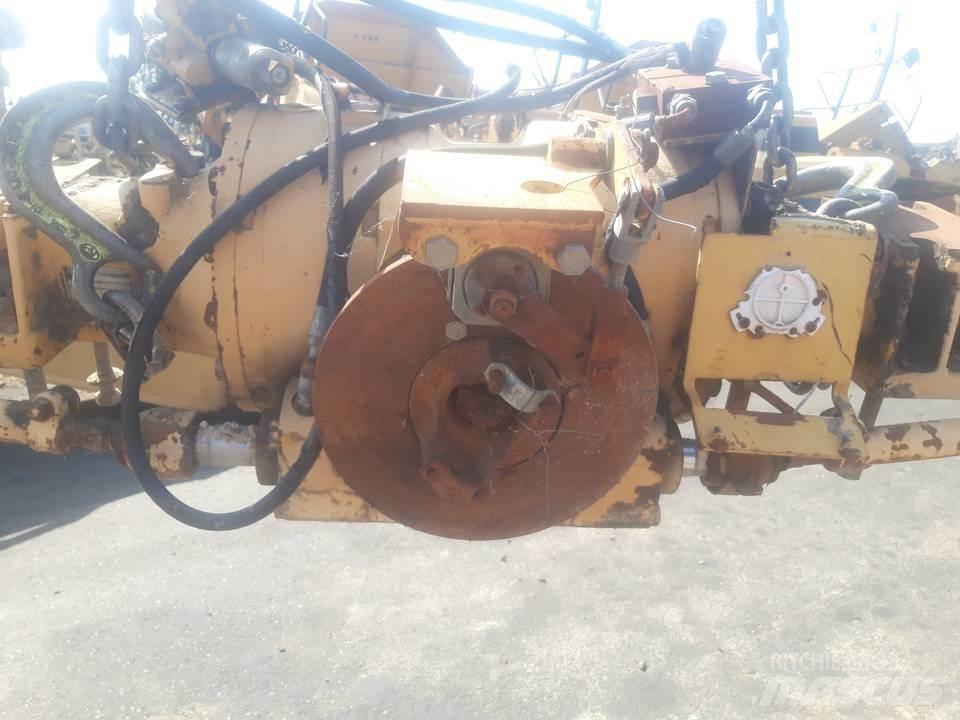 CAT 438B Transmisijos