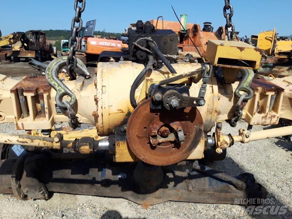 CAT 438B Transmisijos