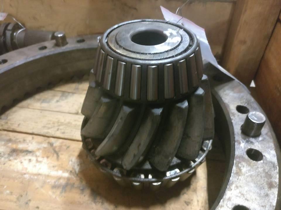 CAT 657B Transmisijos