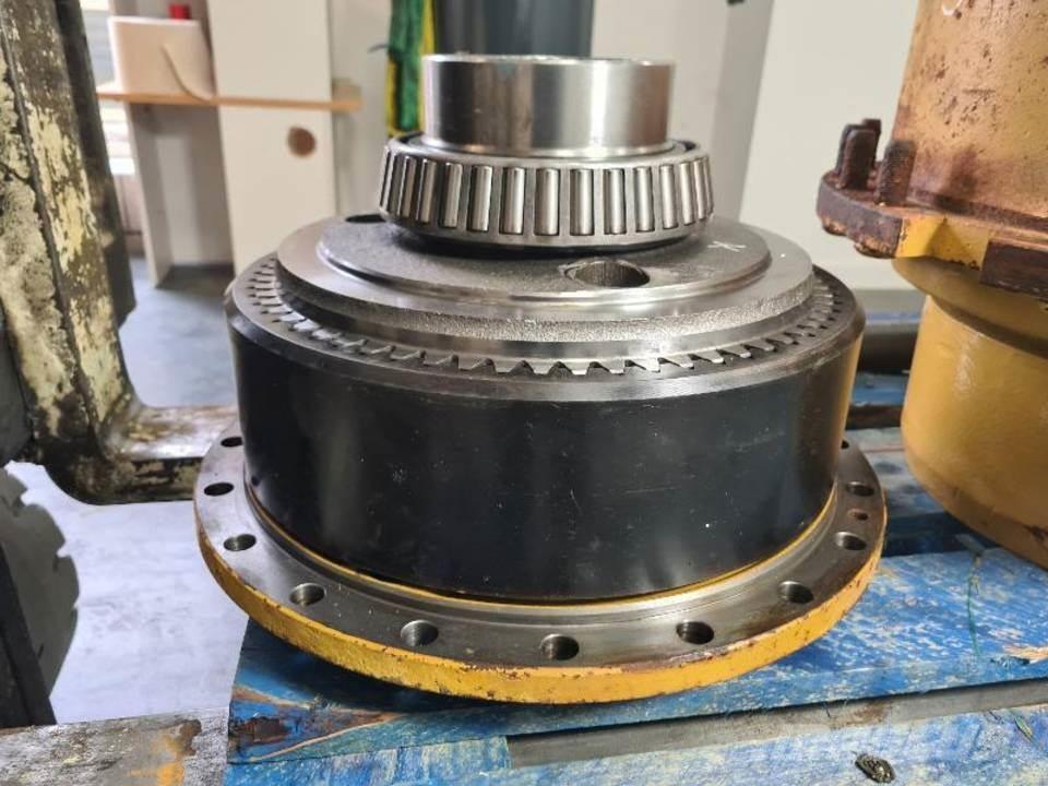 CAT 735 Transmisijos