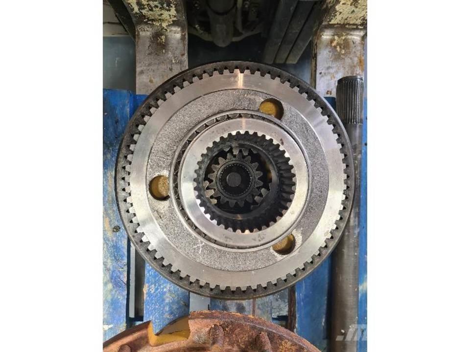 CAT 735 Transmisijos