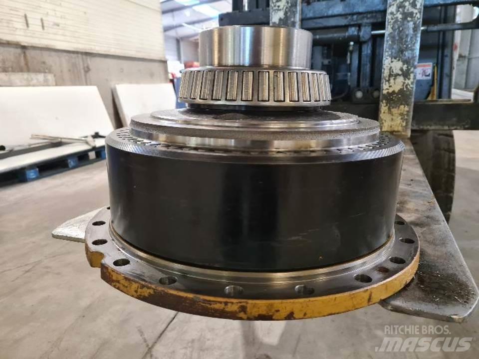 CAT 735 Transmisijos