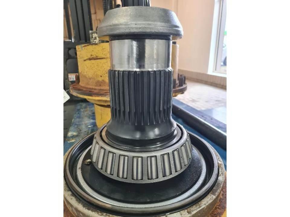 CAT 735 Transmisijos