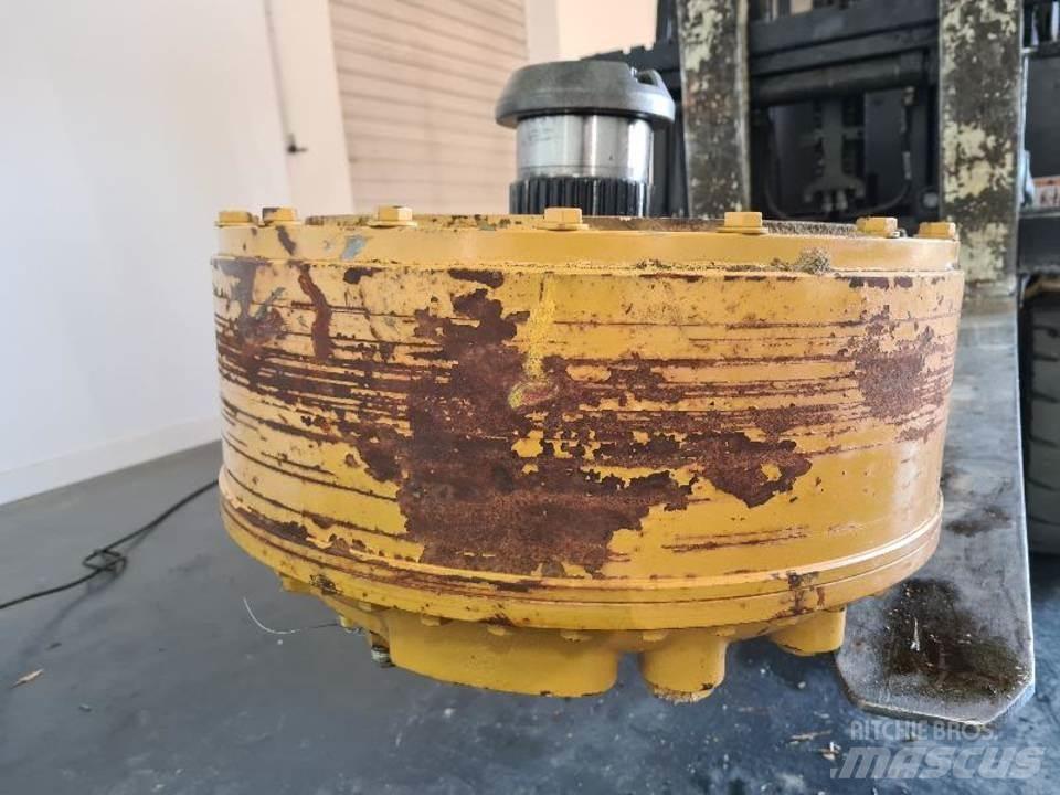 CAT 735 Transmisijos