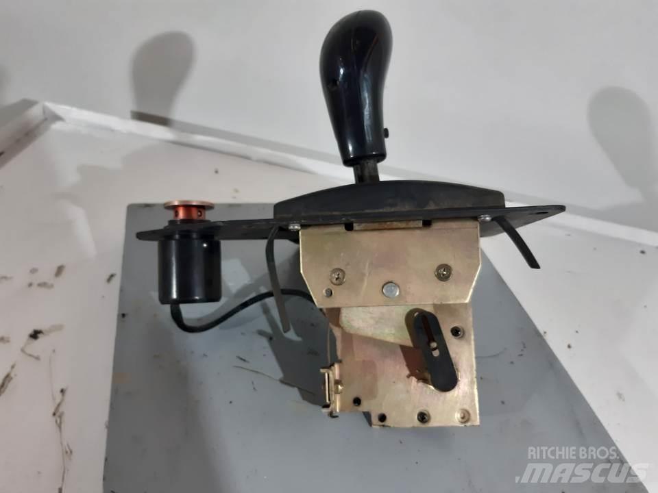CAT 740 Kabinos ir interjeras