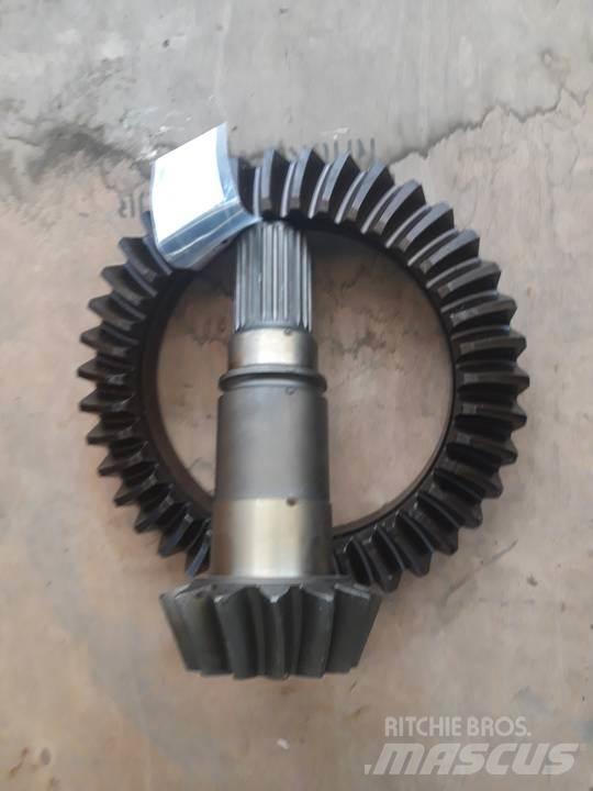 CAT 824B Transmisijos