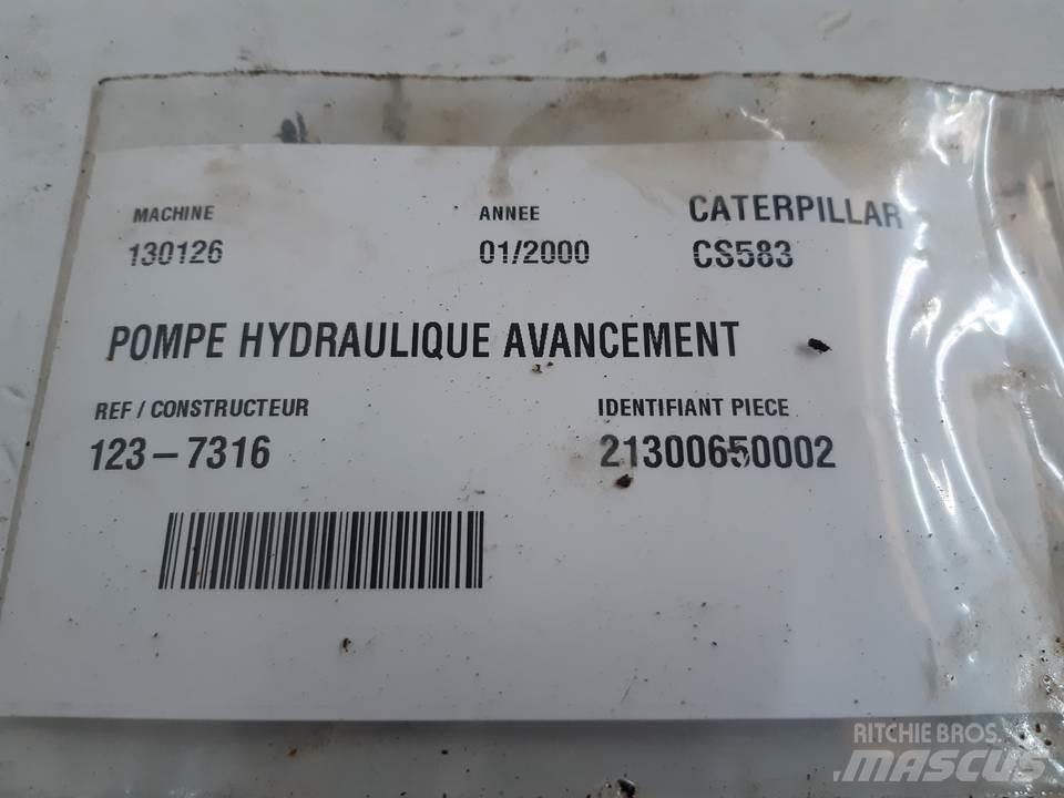 CAT CS583 Hidraulikos įrenginiai