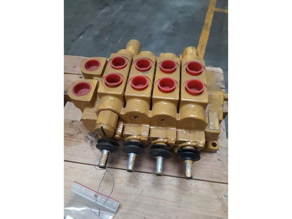CAT D4H Hidraulikos įrenginiai