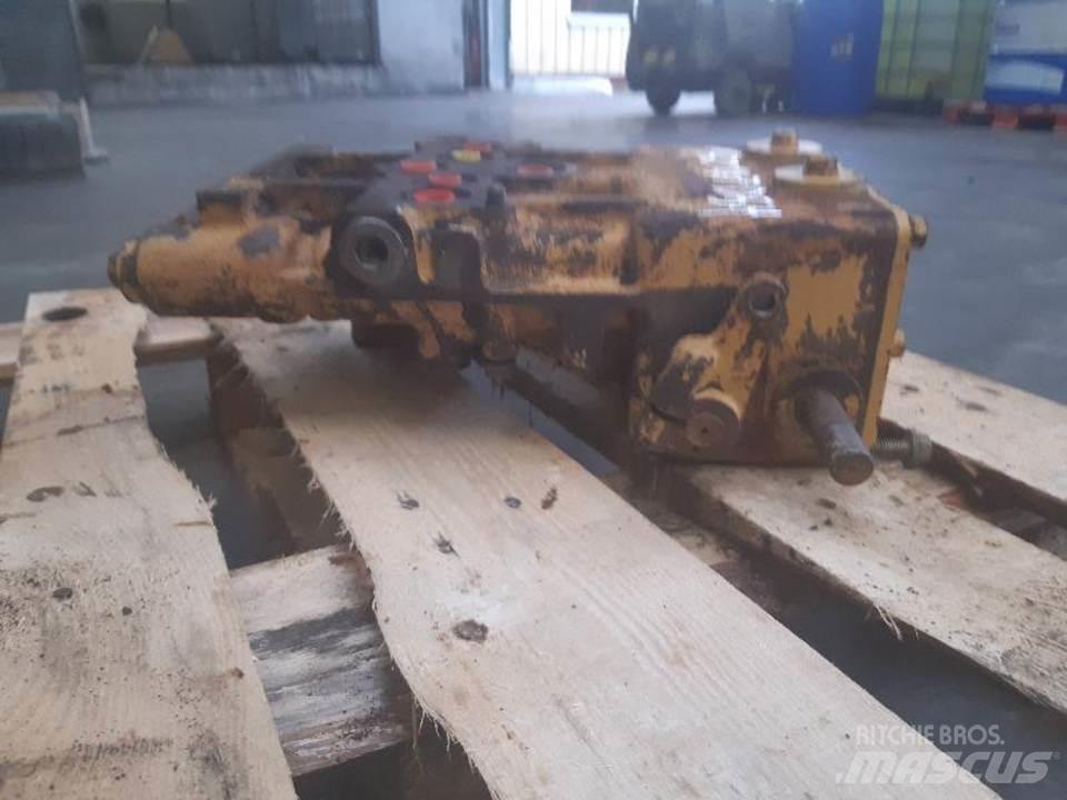 CAT D5H Hidraulikos įrenginiai