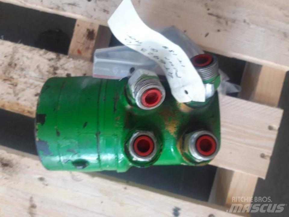 CAT IT18B Hidraulikos įrenginiai