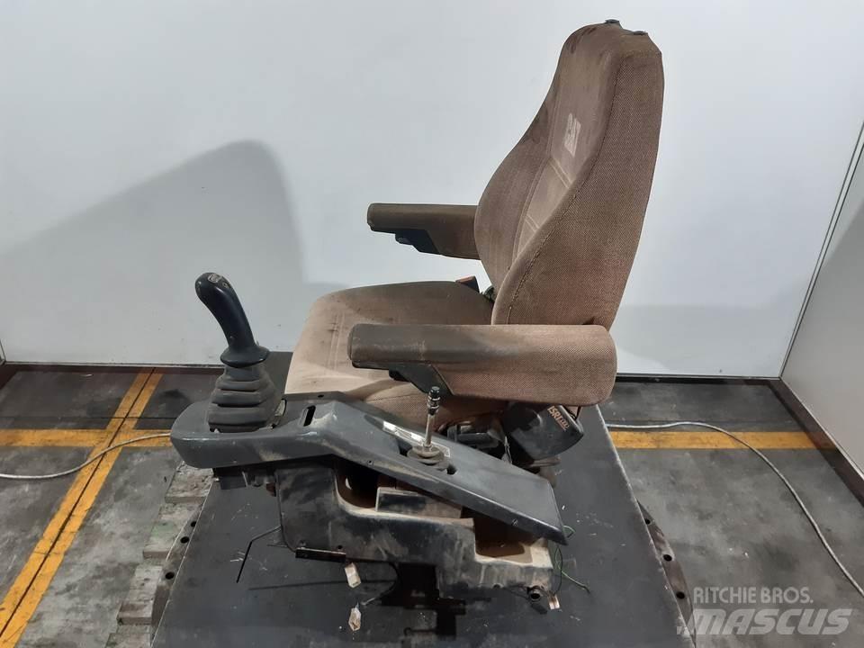 CAT M312 Kabinos ir interjeras